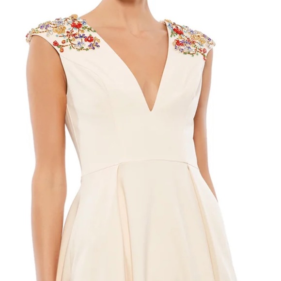 Max Dugal FLORAL ACCENTED EVENING GOWN - Picture 3 of 4